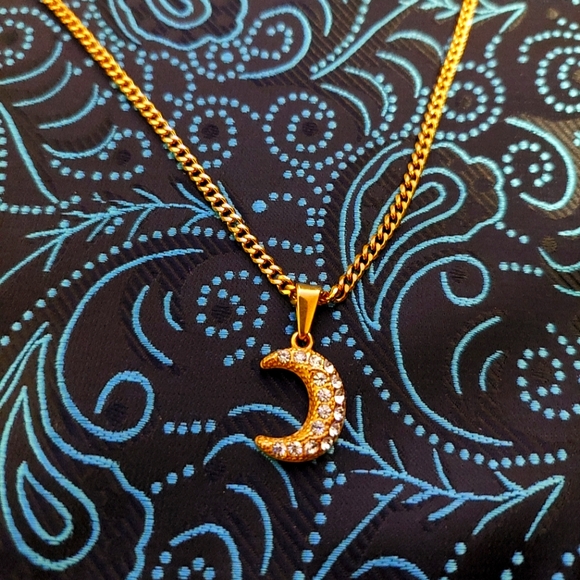 18K Gold Plated 🌙 Moon Pendant with 18K Gold Plated Miami Cuban Link - Picture 5 of 8